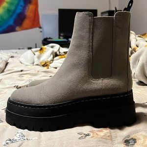 Platform grey boots